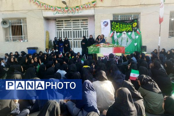 دبیرستان دخترانه صنف پوشاک ناحیه 3 میزبان شهید گمنام