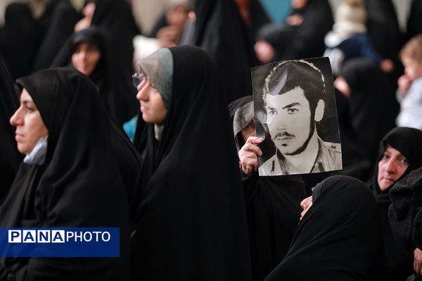 دیدار هزاران نفر از زنان و دختران با رهبر انقلاب