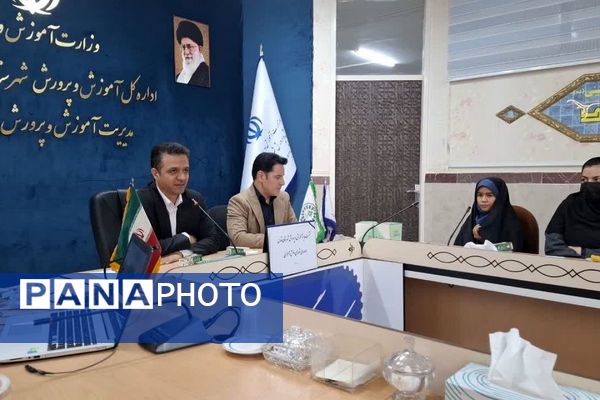نشست مدیر آموزش و پرورش شهرستان قدس با رؤسای شورای دانش آموزی مدارس