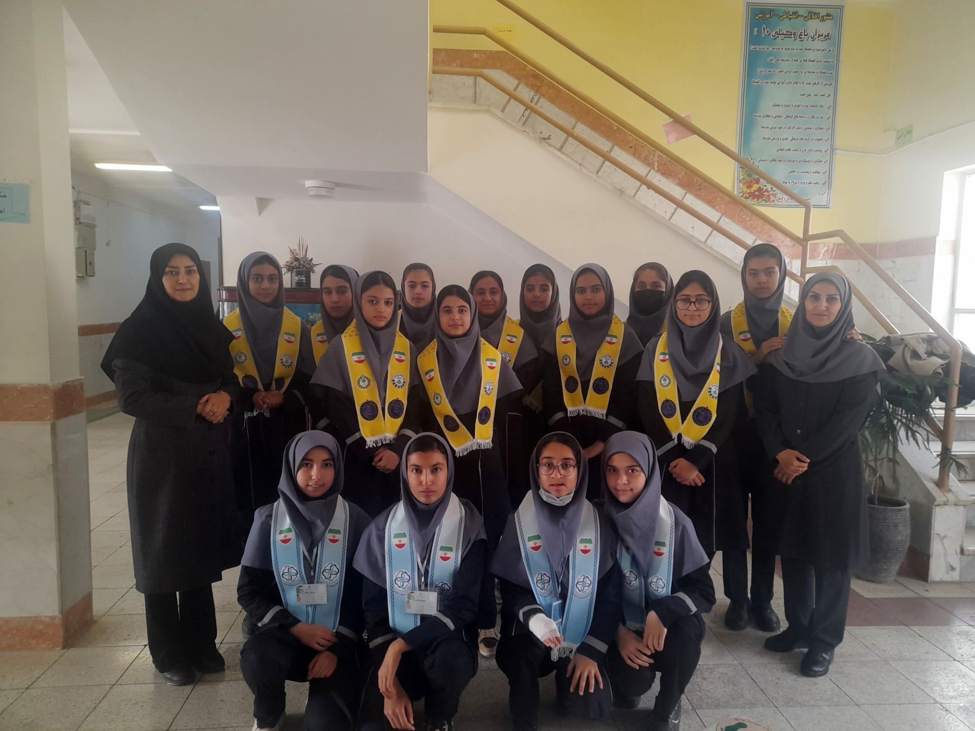 بیست و هفتمین مانور سراسری زلزله در دبیرستان نمونه وکیلی ۱۰