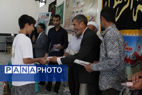 تقدیر از دانش‌آموزان فعال فرهنگی و قرآنی در شهر درق 