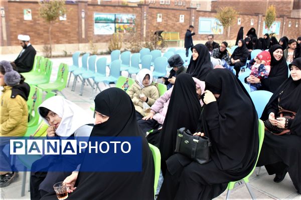 جلوه‌هایی از یادواره شهدا در دبستان استثنایی باغچه‌بان قم