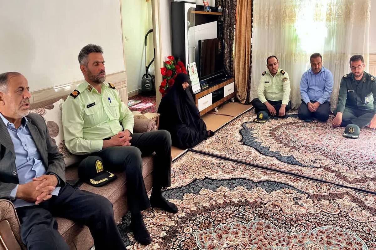 امام جمعه و بخشدار لالجین با خانواده شهید سلطانیمرام دیدار کردند