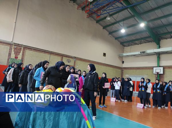 المپیاد ورزشی در دبیرستان دخترانه علمی