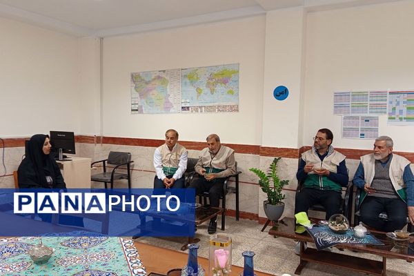 جشن روز مادر و ولادت حضرت زهرا(س) در دبیرستان کریمی شیرازی‌ها با حال‌وهوای چهارشنبه‌های امام‌رضایی