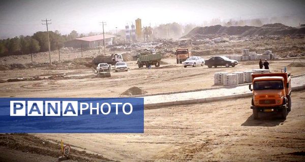 عملیات خاکبرداری و تسطیح ضلع غربی میدان طبیعت کاشمر
