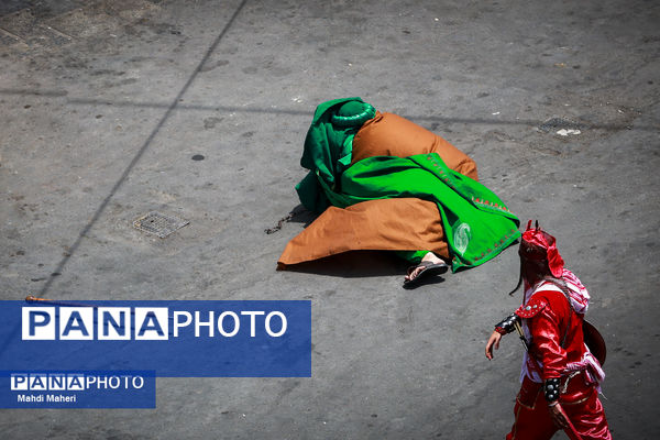 خیمه‌سوزان ظهر عاشورا در چهارراه گلوبندک تهران