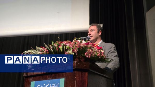 تقدیر و تجلیل از ستارگان درخشان هنرستان هنرهای زیبای اصفهان