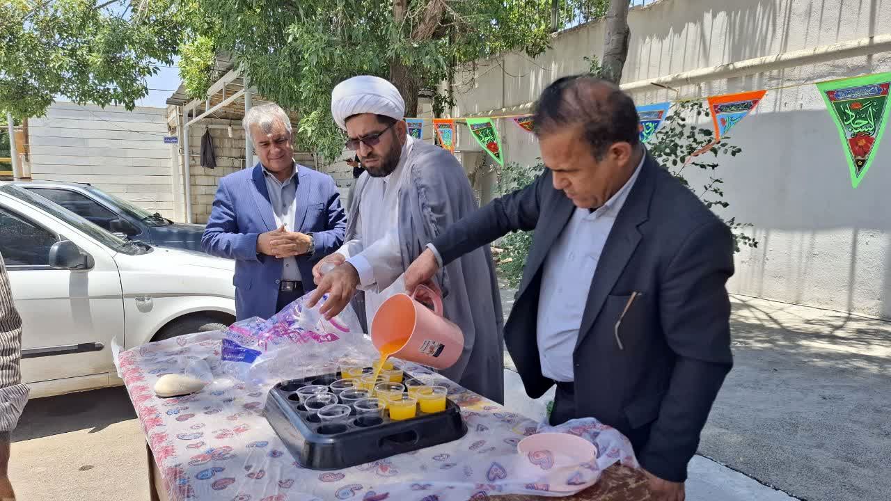 پخش شربت به مناسبت عید سعید غدیر خم در اداره‌کل آموزش و پرورش کهگیلویه و بویراحمد