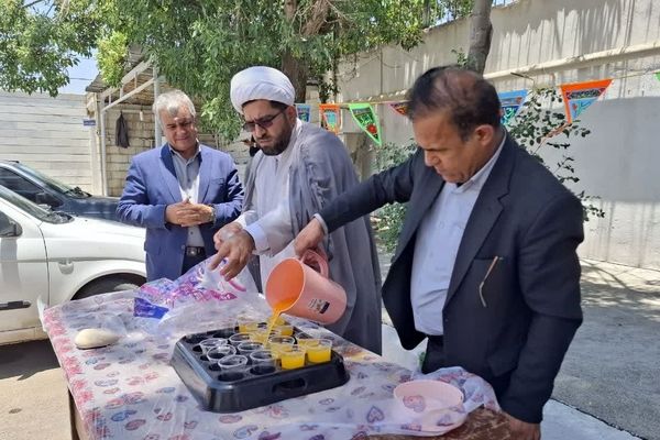 پخش شربت به مناسبت عید سعید غدیر خم در اداره‌کل آموزش و پرورش کهگیلویه و بویراحمد
