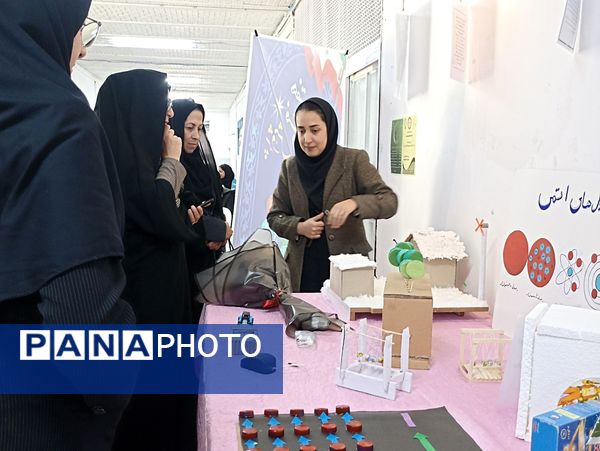 بازدید از نمایشگاه دست سازه هنرستان فنی و حرفه ای دخترانه فلسطین 