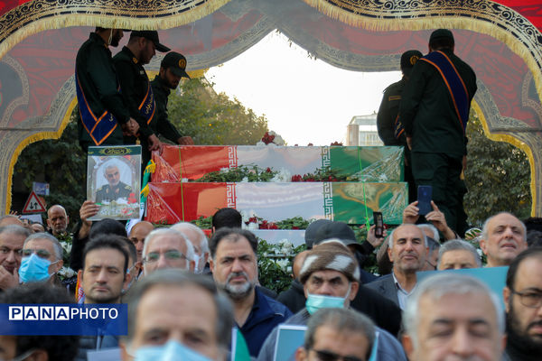 تشییع پیکر مطهر ۱۰۰ شهید گمنام