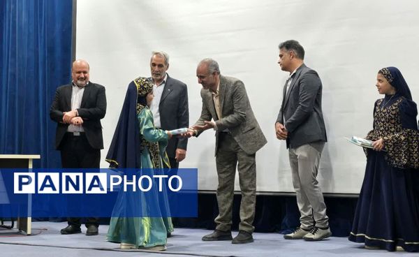 برگزاری دومین دوره مسابقات شعرخوانی دانشآموزی در بافق