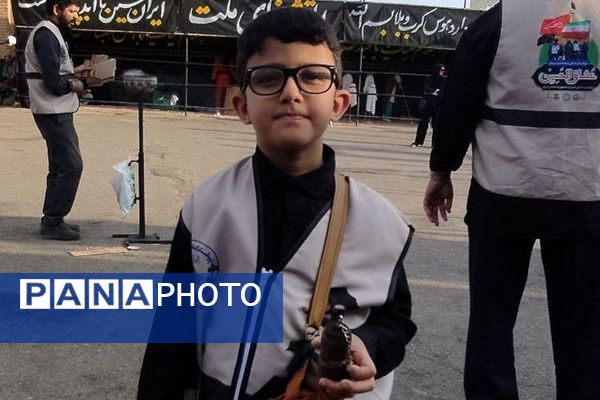 خدمت‌رسانی دانش‌آموزان در موکب «عشاق‌الحسین(ع)» سازمان دانش آموزی شهرستانهای تهران