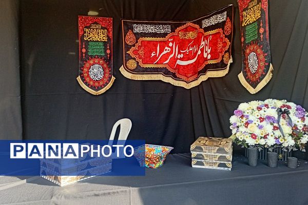 برپایی ایستگاه صلواتی و شهادت حضرت زهرا در مدرسه شهید زهره‌وند قرچک 