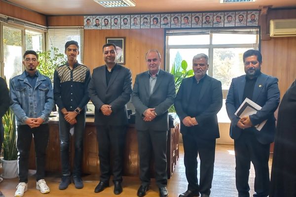 نشست کمیسیون فضاهای تربیتی مجلس دانش‌آموزی با مدیرکل آموزش و پرورش اصفهان