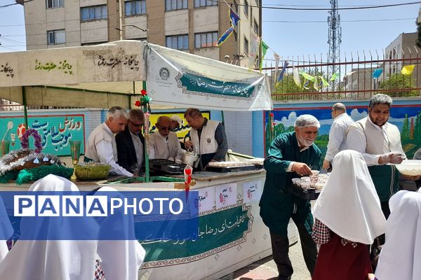 مراسم  پرچم گردانی  بارگاه حضرت علی بن موسی‌الرضا (ع) در مدرسه باهنر ملارد به مناسبت دهه کرامت