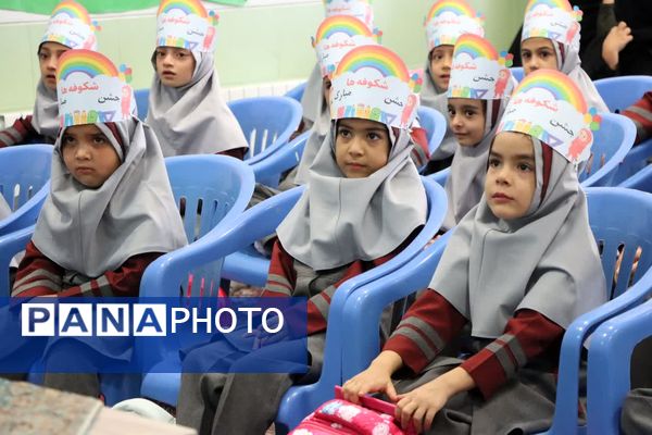 مراسم جشن شکوفه‌ها در مدارس ابرکوه