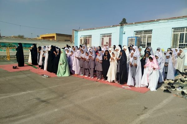 نماز باران در دبستان دخترانه حضرت مریم(س) شهرستان سرخس