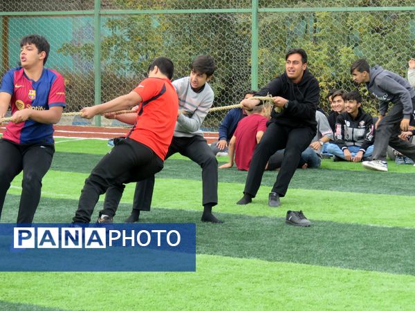 مسابقات طناب کشی شهید پارسا منصور در دبیرستان شاهد ابوذر غفاری 