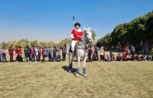 آشنایی دانش‌آموزان تهرانی با ورزش سنتی چوگان در مجموعه شهدا