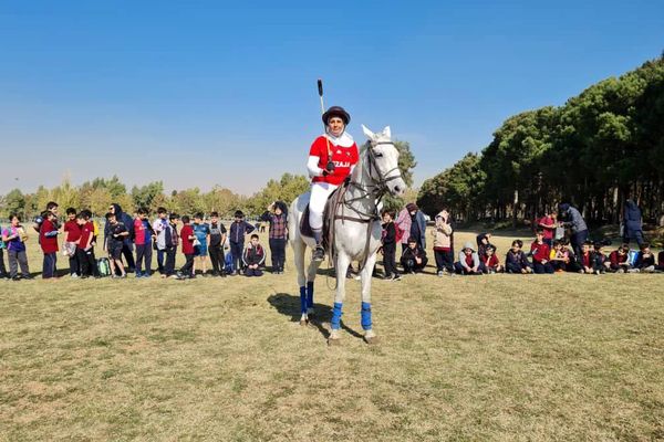 آشنایی دانش‌آموزان تهرانی با ورزش سنتی چوگان در مجموعه شهدا