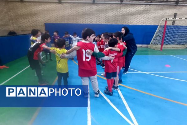 مسابقه ورزشی «روز پدر و پسری» طرح شهید خرازی در دبستان پسرانه علامه طباطبایی پیشوا