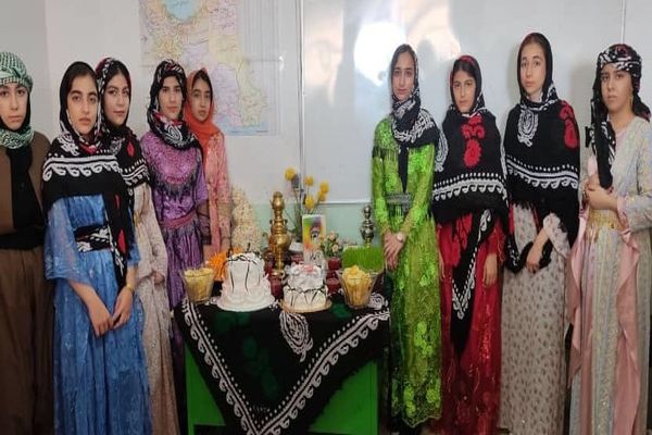 شور یلدایی در مدرسه پروین اعتصامی روستای کفراج نورآباد