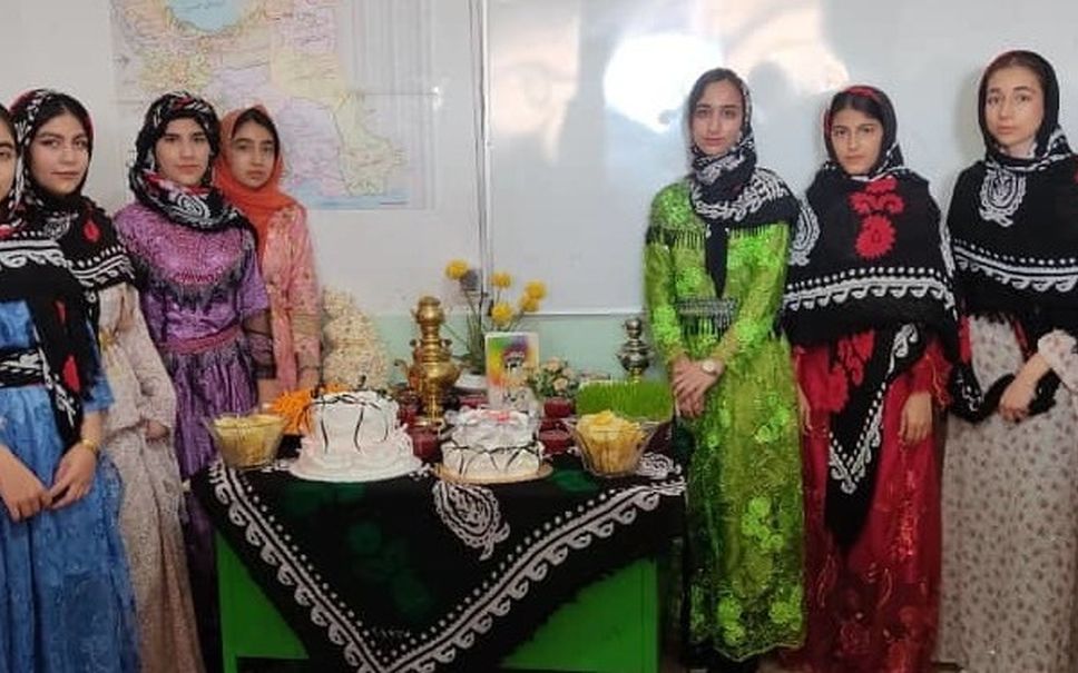 شور یلدایی در مدرسه پروین اعتصامی روستای کفراج نورآباد