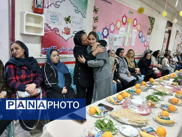 بزرگداشت روز مادر در دبستان ۲۲ بهمن آباده