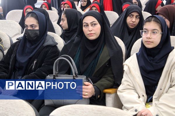 تقدیر از برگزیدگان مسابقات قرآن، عترت و نماز در گلوگاه 