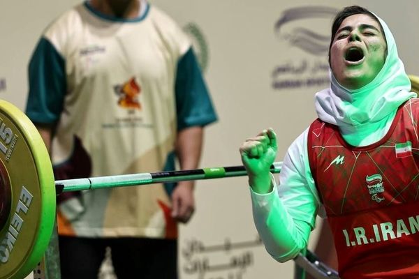 دختر پاراوزنه‌بردار ایران نقره‌ای شد