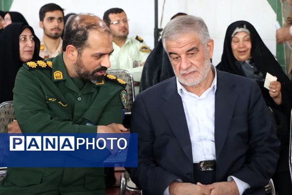 ثبت اثر انگشت هزار دانش‌آموز یزدی پای پرچم ایران