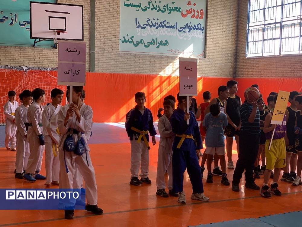 برگزاری فعالیت‌های ورزشی درون مدرسه‌ای در دبستان معلم آشخانه 