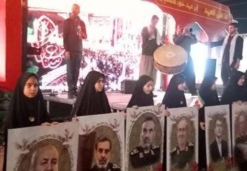 مراسم چمر به یاد شهدای جنگ تحمیلی ۱۲ روزه در پایانه مرزی مهران برگزار شد 