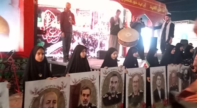 مراسم چمر به یاد شهدای جنگ تحمیلی ۱۲ روزه در پایانه مرزی مهران برگزار شد 