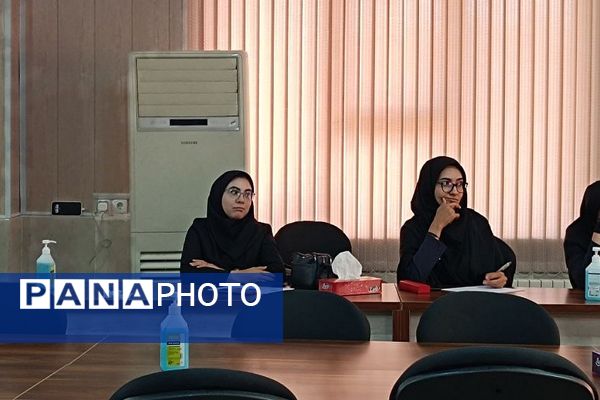 تدوین تقویم اجرایی فعالیت های مشاوره ای در رودهن