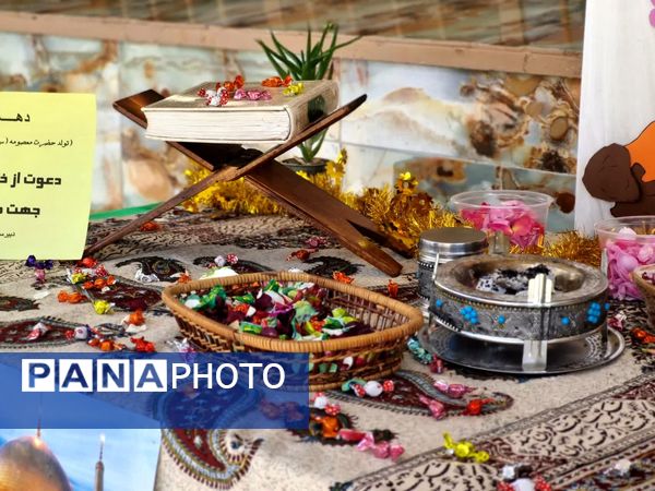 پرچم گردانی حرم مطهر امام رضا (ع) در دبیرستان دخترانه خدیجه کبری (س) ناحیه۴ اصفهان