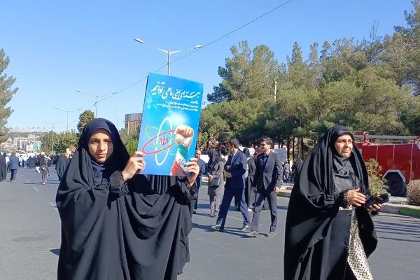 ۱۳ آبان؛ روزی که فریاد استقلال ملت ایران در تاریخ ماندگار شد