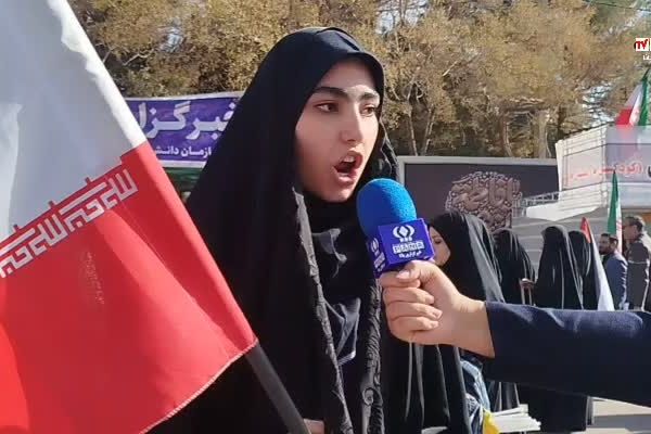 حضور پررنگ دانش‌آموزان کرمانی در راهپیمایی ۱۳ آبان