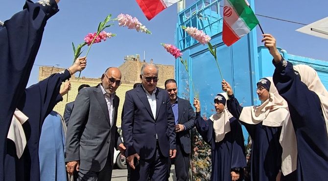 طنین گلبانگ توحید در دبستان مهدی نورایمانی یزد