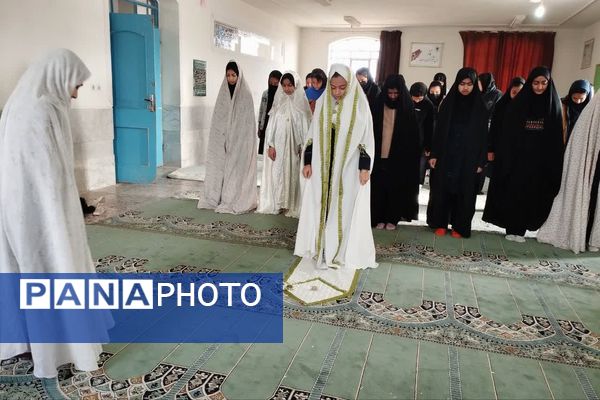  نماز جماعت آموزشگاه آیت الله طالقانی در ماه مبارک رمضان 