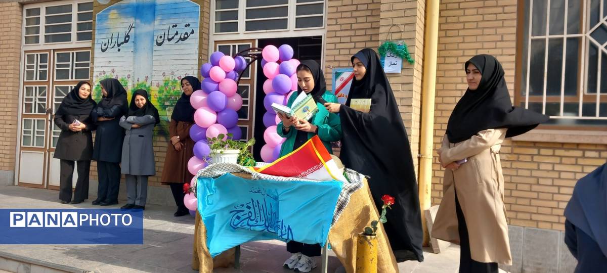 گرامیداشت هفته دفاع مقدس همزمان با آغاز سال تحصیلی در دبیرستان کوثر جلگه رخ