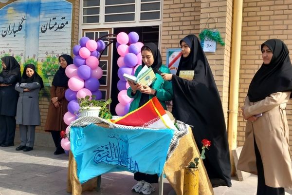 گرامیداشت هفته دفاع مقدس همزمان با آغاز سال تحصیلی در دبیرستان کوثر جلگه رخ
