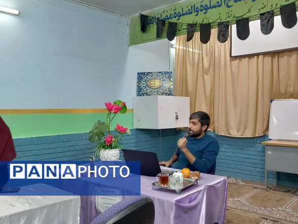 جلسه شورای دبیران در دبیرستان دخترانه فضه 