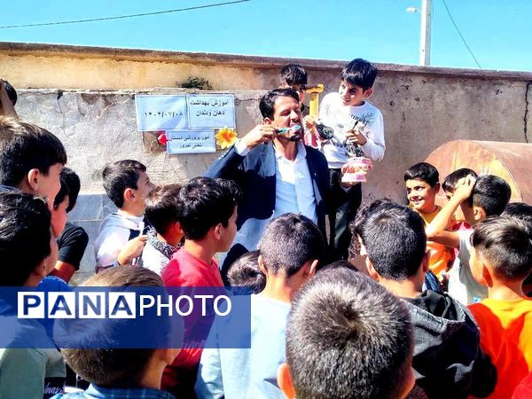 هر دانشآموز یک مسواک