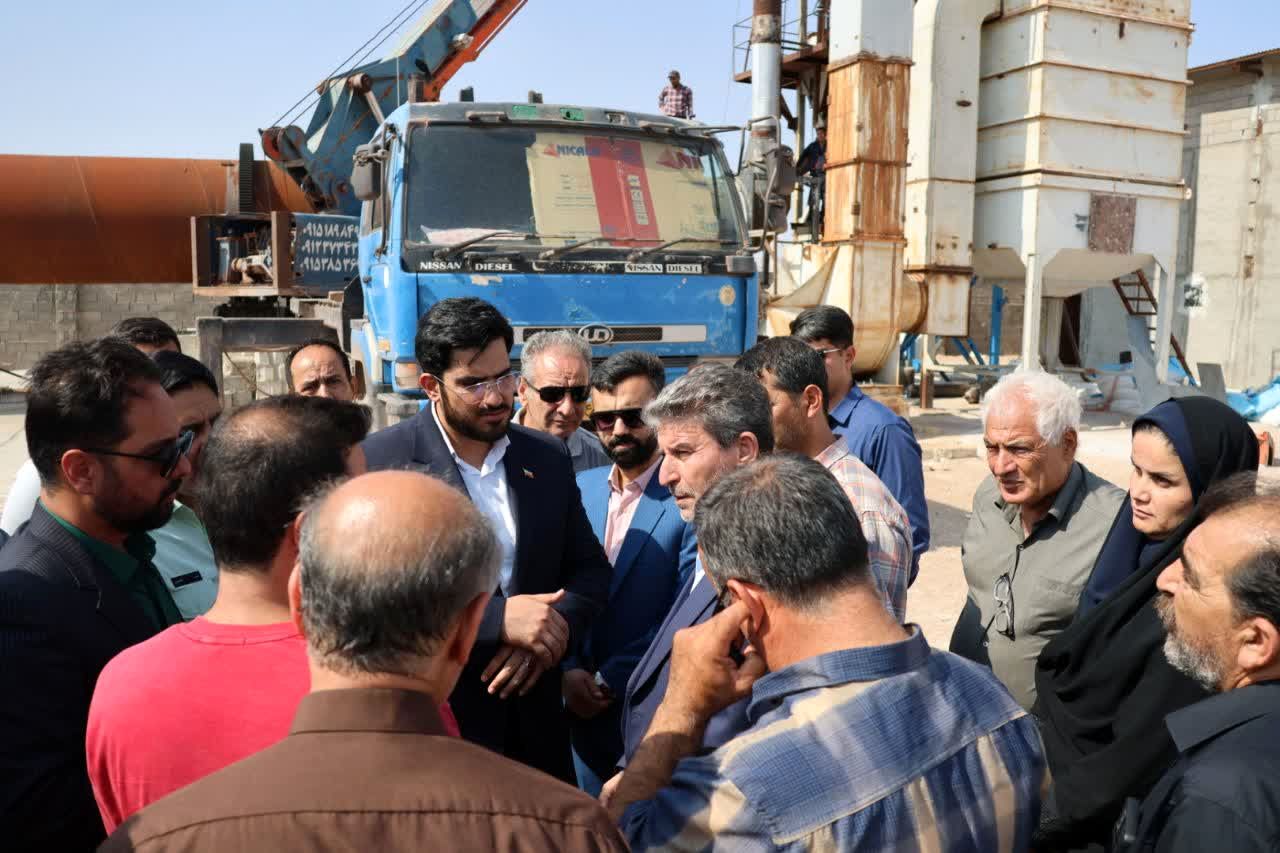 بازدید فرماندار شهرستان جاجرم از کارخانه تولید آلفا آلومینیوم