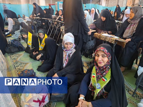 حضور پرشور دانش‌آموزان عضو سازمان دانش‌آموزی در نمازجمعه اصفهان
