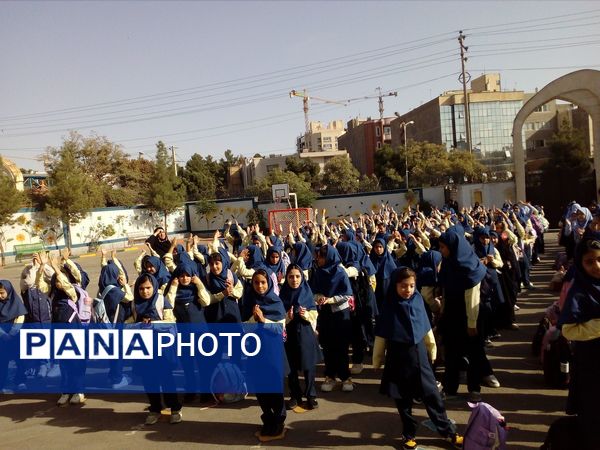 بازگشایی دبستان آرمینه مصلی نژاد همزمان با نواختن زنگ مهر وهفته  دفاع مقدس