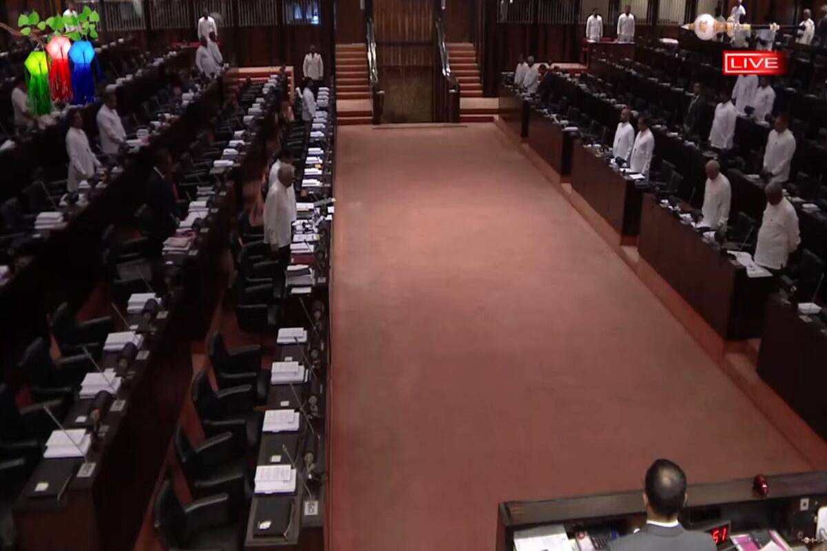 یک دقیقه سکوت در پارلمان سریلانکا به احترام رئیس‌جمهور ایران و شهدای همراه
